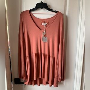 Women’s Cupio tunic with bubble sleeve.  Size XL. NWT